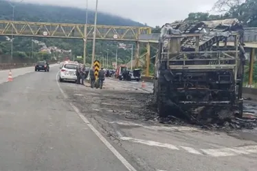 Imagem ilustrativa da imagem Polícia cumpre mandados de prisão contra envolvidos em ataque da Mancha a ônibus com cruzeirenses