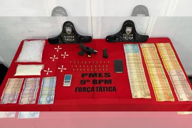 Imagem ilustrativa da imagem Polícia prende bandido e apreende drogas, armas e mais de R$ 5 mil no Sul do ES