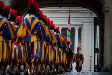 Imagem ilustrativa da imagem Por que a Guarda Suíça protege papas e o Vaticano há mais de 500 anos?