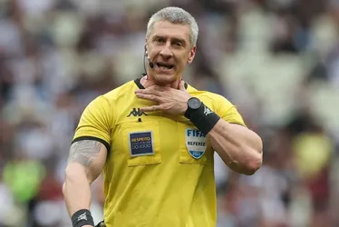 Imagem ilustrativa da imagem Por que maioria dos árbitros de futebol não têm tatuagens e não usam barba?
