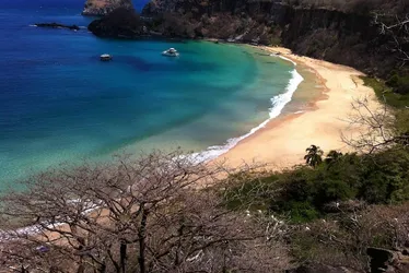 Imagem ilustrativa da imagem Quais são as duas praias brasileiras que figuram entre as 50 melhores do mundo?