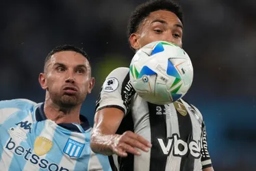 Imagem ilustrativa da imagem Racing bate Botafogo e sai na frente na disputa da Recopa Sul-Americana