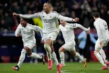 Imagem ilustrativa da imagem Mbappé supera primeiro ano de Ronaldo Fenômeno no Real Madrid