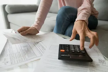 Imagem ilustrativa da imagem Recepcionista faz empréstimo com 5 agiotas após dívida de R$ 100 mil no "Tigrinho"