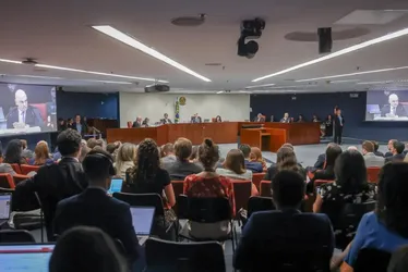 Imagem ilustrativa da imagem STF encerra primeiro dia do julgamento de Bolsonaro e aliados