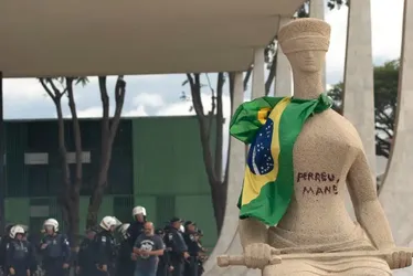 Imagem ilustrativa da imagem STF condena mulher que pichou estátua a 14 anos de prisão
