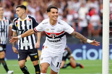 Imagem ilustrativa da imagem São Paulo conta com garotos, supera Santos e vence primeira no Brasileirão