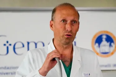 Imagem ilustrativa da imagem Saúde do papa: quem é o médico que relatou quase morte de Francisco