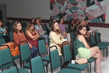 Imagem ilustrativa da imagem Saúde mental da mulher médica: “Precisamos cuidar de quem cuida”, diz psiquiatra