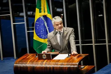 Imagem ilustrativa da imagem Senador Humberto apresenta notícia-crime contra deputado que desejou morte de Lula