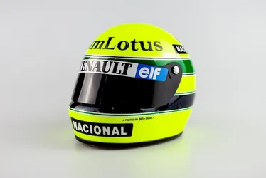 Imagem ilustrativa da imagem Senna tem capacete utilizado em 1ª vitória na F1 relançado em réplica de R$ 5 mil