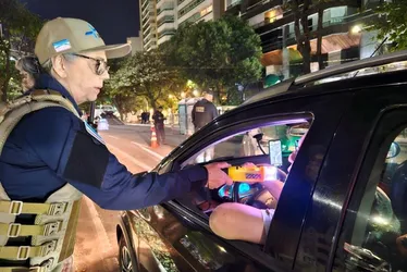 Imagem ilustrativa da imagem “Sextou” antes do feriadão teve 78 multados por recusar bafômetro