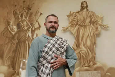 Imagem ilustrativa da imagem “Tomei chicotada de verdade e fiquei em cima de pregos”, diz intérprete de Jesus