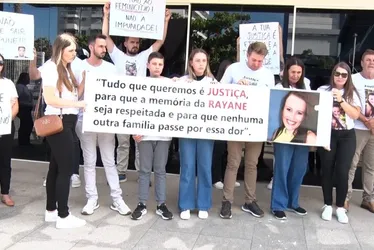 Imagem ilustrativa da imagem "Traz muita angústia", diz mãe de miss assassinada após adiamento de júri