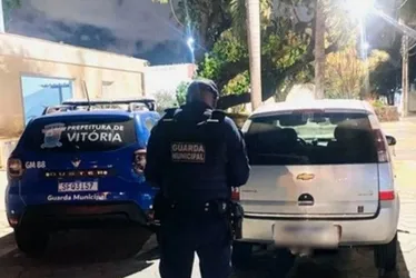 Imagem ilustrativa da imagem Trio rouba carro na Serra, atira contra agentes da guarda e acaba preso em Vitória