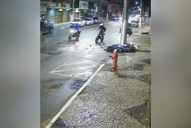 Imagem ilustrativa da imagem VÍDEO | Entregador tem bicicleta elétrica roubada por assaltantes em Vila Velha