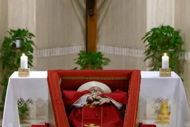 Imagem ilustrativa da imagem Como será o fechamento do caixão e o funeral do Papa Francisco