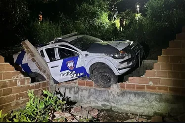 Imagem ilustrativa da imagem Viatura policial sofre acidente durante perseguição em Guarapari