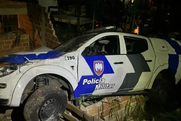 Imagem ilustrativa da imagem Viatura policial sofre acidente durante perseguição em Guarapari