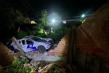 Imagem ilustrativa da imagem Viatura policial sofre acidente durante perseguição em Guarapari