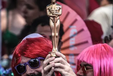 Imagem ilustrativa da imagem Vídeo: ‘Anora’, que derrotou Brasil no Oscar, vira paródia de marchinha de carnaval em bloco de SP