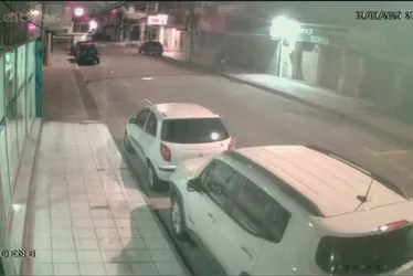Imagem ilustrativa da imagem Vídeo mostra bilhetes com ameaças sendo distribuídos durante a noite na Glória