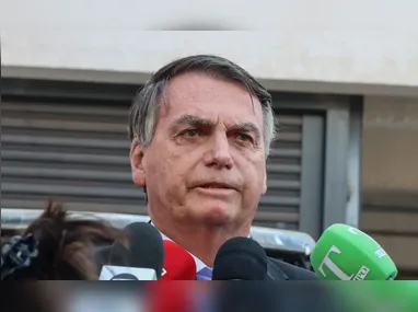 Imagem ilustrativa da imagem Bolsonaro é preso preventivamente pela Polícia Federal em operação neste sábado