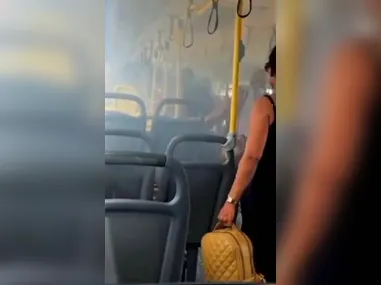 Imagem ilustrativa da imagem Celular explode em bolso de passageira de ônibus no ES; caso é o segundo em 1 semana