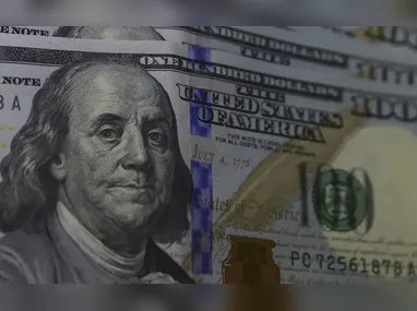 Imagem ilustrativa da imagem Dólar fica abaixo de R$ 5,30, e Bolsa dispara com possível fim do shutdown nos EUA