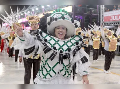 Desfile da Jucutuquara contou a simbologia do coração e e suas emoções ao longo do tempo