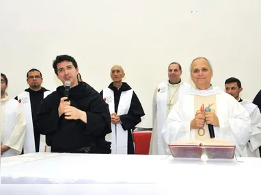 Papa Leão 14 saúda o mundo pela primeira vez