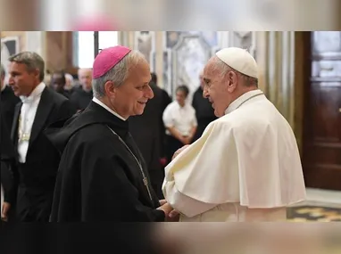 Imagem ilustrativa da imagem Quem é o cardeal de Chicago que pode ‘unir todas as tribos’ no conclave
