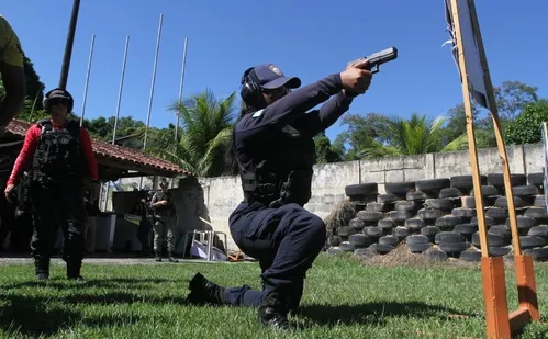 
          Imagem ilustrativa da imagem 1,5 mil mulheres ajudam a manter a segurança
          