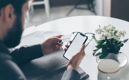 
          Imagem ilustrativa da imagem 780 mil capixabas caíram em golpes digitais no último ano
          