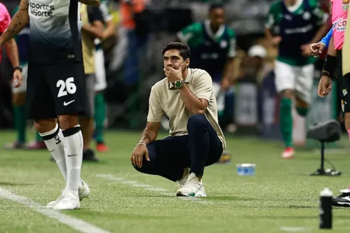 
          Imagem ilustrativa da imagem Abel usa histórico de viradas em finais do Paulistão para manter sonho do tetra no Palmeiras
          