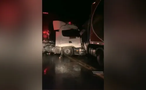 
          Imagem ilustrativa da imagem Acidente com morte interdita completamente a BR-101 no Norte do ES
          