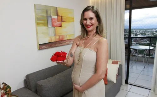 
          Imagem ilustrativa da imagem Advogada realiza sonho: “O amor da minha vida me presenteou mesmo após a morte”
          