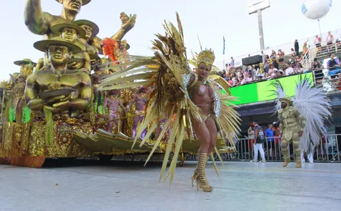 
          Imagem ilustrativa da imagem "Aline partiu em paz e fazendo o que ela mais gostava", diz amigo de musa
          