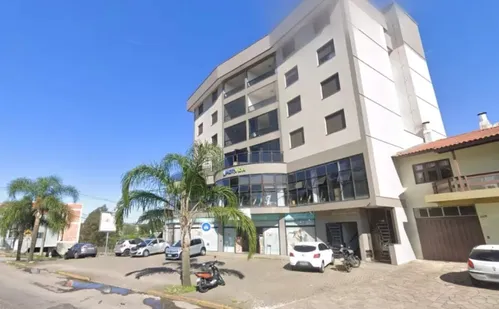 
          Imagem ilustrativa da imagem Aluna se desequilibra de aparelho e morre após cair do 2º andar de academia
          