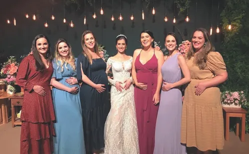 
          Imagem ilustrativa da imagem Amigas do ES ficam grávidas após foto divertida
          