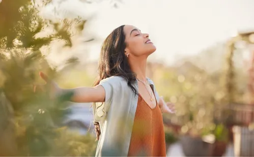 
          Imagem ilustrativa da imagem Amizade desgastante e despedida necessária: como fazer uma "faxina emocional"?
          