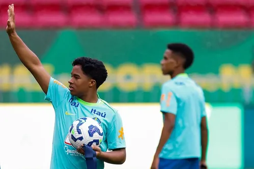 
          Imagem ilustrativa da imagem Ancelotti cita Vini Jr. para minimizar Endrick no banco: ‘É costume no Real Madrid’
          