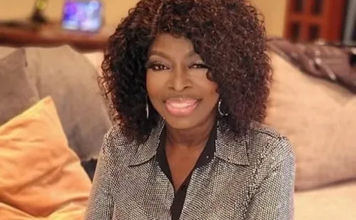 
          Imagem ilustrativa da imagem Angie Stone, estrela do R&B e do hip-hop, morre aos 63 anos em acidente
          