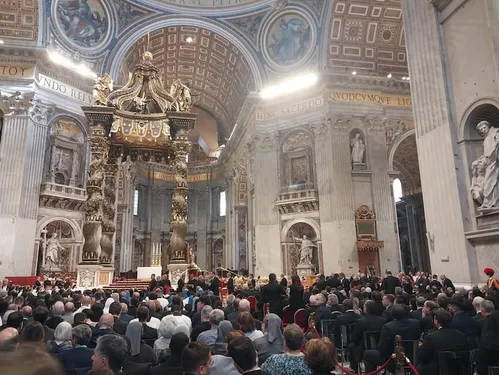 
          Imagem ilustrativa da imagem Ao Vivo: acompanhe a missa de abertura do conclave e procissão dos cardeais até Capela Sistina
          