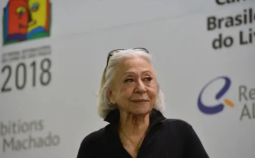 
          Imagem ilustrativa da imagem Fernanda Montenegro agradece ao público o sucesso de 'Vitória'
          