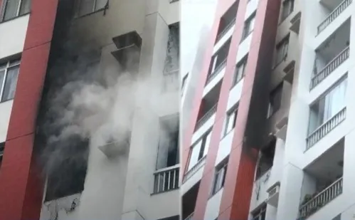 
          Imagem ilustrativa da imagem Incêndio pode ter comprometido estrutura de prédio, aponta Corpo de Bombeiros
          