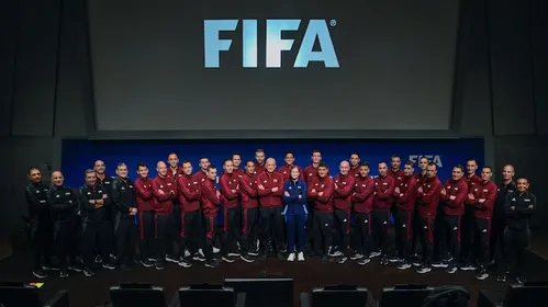 
          Imagem ilustrativa da imagem Árbitros vão usar câmeras corporais para ‘nova experiência’ do torcedor no Mundial de Clubes
          