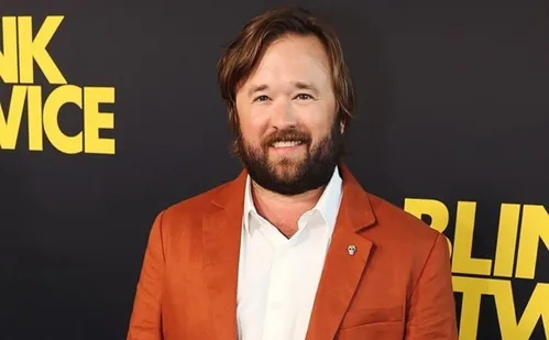 
          Imagem ilustrativa da imagem Astro de 'O Sexto Sentido' é preso por embriaguez e posa sorrindo na delegacia
          