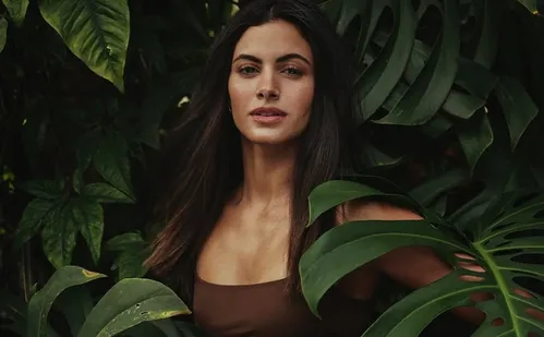 
          Imagem ilustrativa da imagem Atriz da Globo é atacada por cinco cães durante gravação em Maricá, no Rio
          