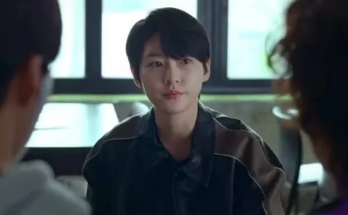 
          Imagem ilustrativa da imagem Atriz sul-coreana Kim Sae-ron é encontrada morta aos 24 anos
          